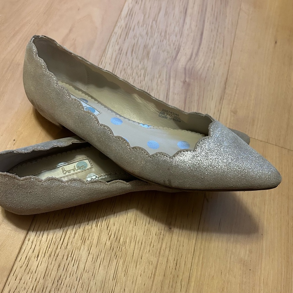 Boden Scalloped Edge metallic Women's Flats in Silver